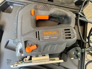 Jig saw - Tacklife 7.0A jigsaw with LED laser guide light and wood / metal blades (great condition)