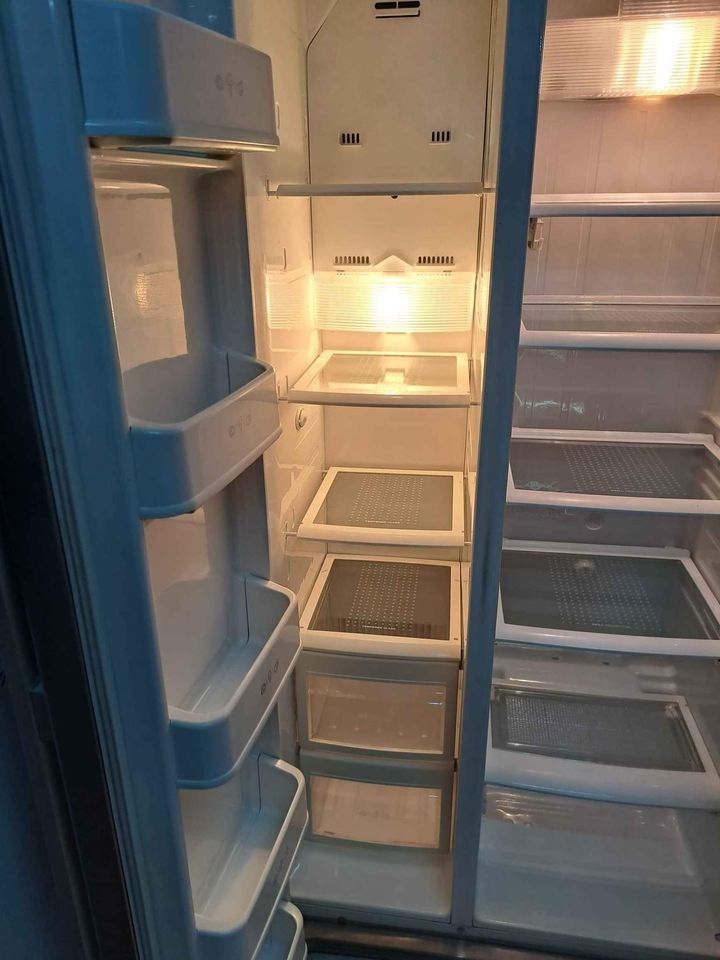 LG Fridge freezer 2door (2nd hand), TV & Home Appliances, Kitchen Appliances, Refrigerators