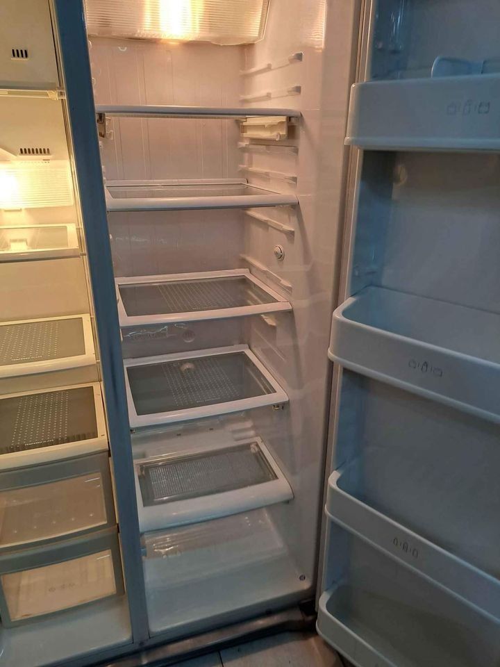 LG Fridge freezer 2door (2nd hand), TV & Home Appliances, Kitchen
