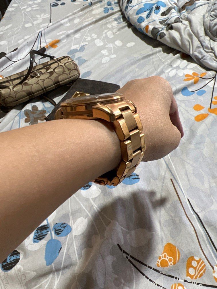MK women’s watch (Category: Women's Watches) located in Quezon City. Submitted by deedars (Listing ID 1200654047, Image 3). Description: Original from US. Adjusted bracelet already. Misplaced the removed bracelet. With box. Picture is still with plastic. Last price posted..