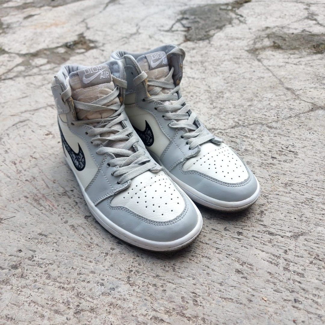 Nike Air Jordan 1 High x Dior, Fesyen Pria, Sepatu , Sneakers di Carousell