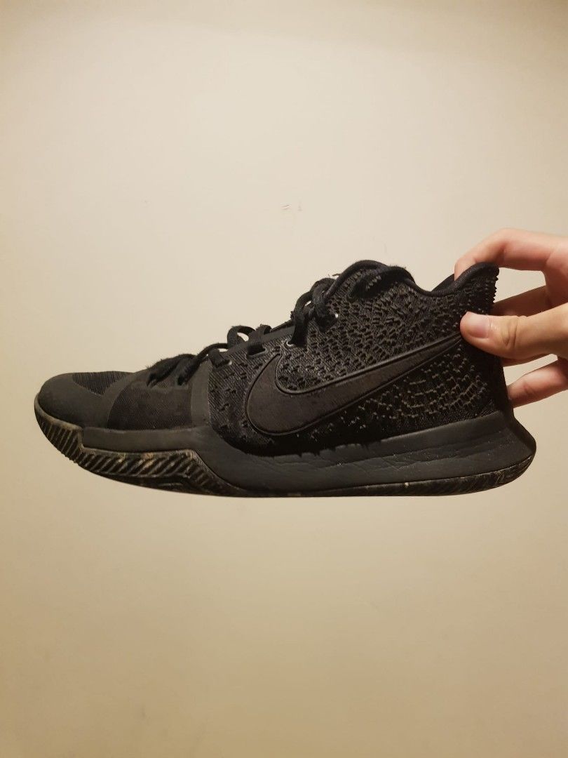 Nike kyrie 3 triple black