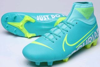 (Category: ) located in . Submitted by NikeShoess (Listing ID 1200635310, Image 1). Description: .