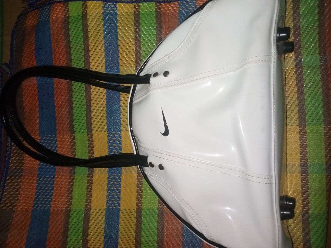 Nike vintage shoulder bag, Luxury, Bags & Wallets on Carousell