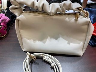 (Category: ) located in . Submitted by stylewithease (Listing ID 1200604742, Image 1). Description: .