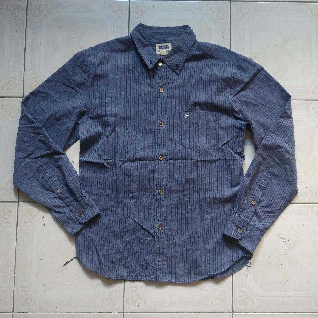 Pherrows Longsleeve L (Category: Formal Shirts) located in Pasay City. Submitted by denimdude.ph (Listing ID 1200789482, Image 1). Description: light yellowing on collar.