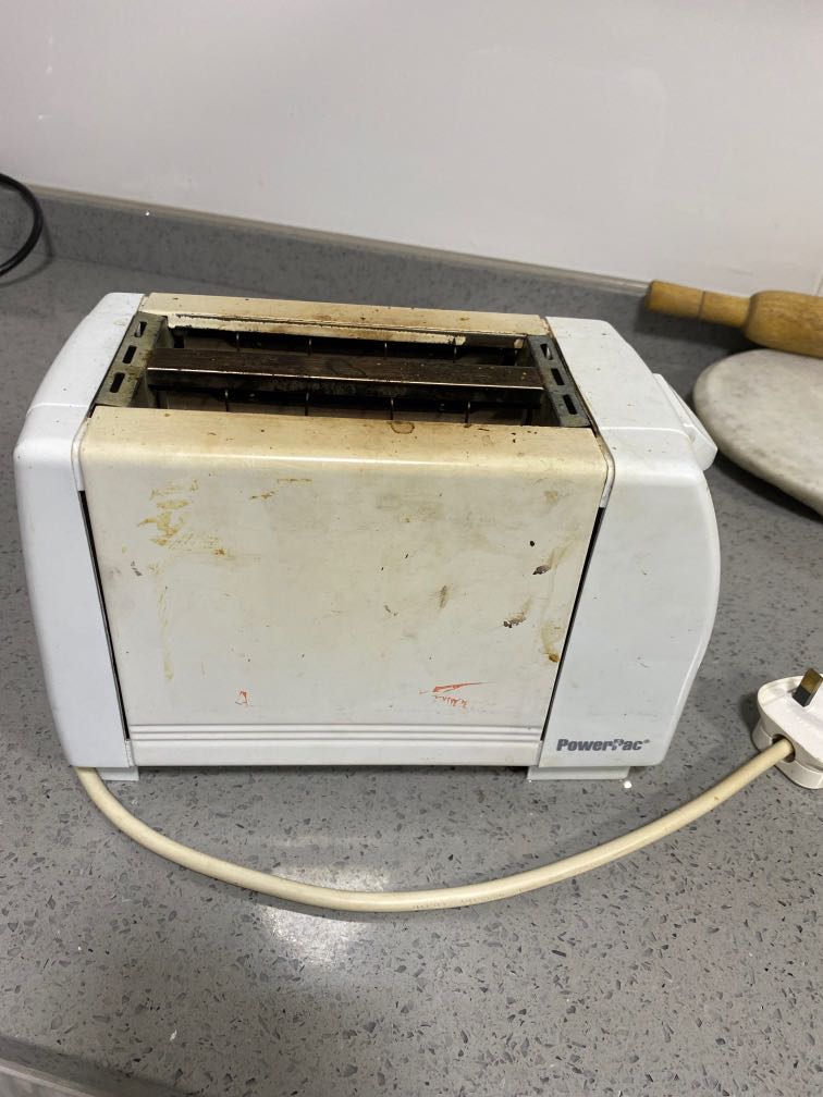 Powerpack toaster. Free, TV & Home Appliances, Kitchen Appliances