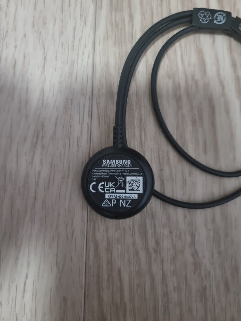 (Authentic) Samsung Galaxy Watch 4 charger, Mobile Phones & Gadgets