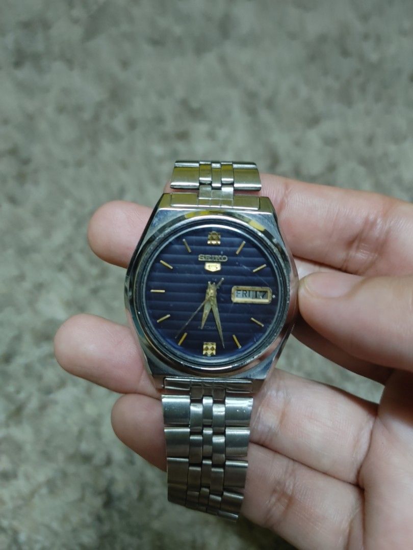 Seiko 5 Automatic 1981 (Category: Luxury Watches) located in Valenzuela. Submitted by _myperfectstuff (Listing ID 1200699469, Image 2). Description: PM me for more details Good Condition Price still negotiable.