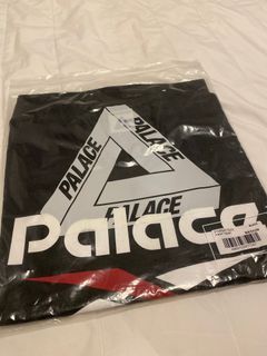 Size M Palace x Reebok Black Tee