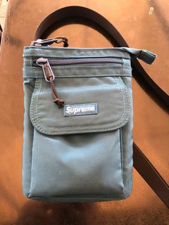 Supreme Body Bag, Men's Fashion, Bags, Belt bags, Clutches and Pouches on  Carousell