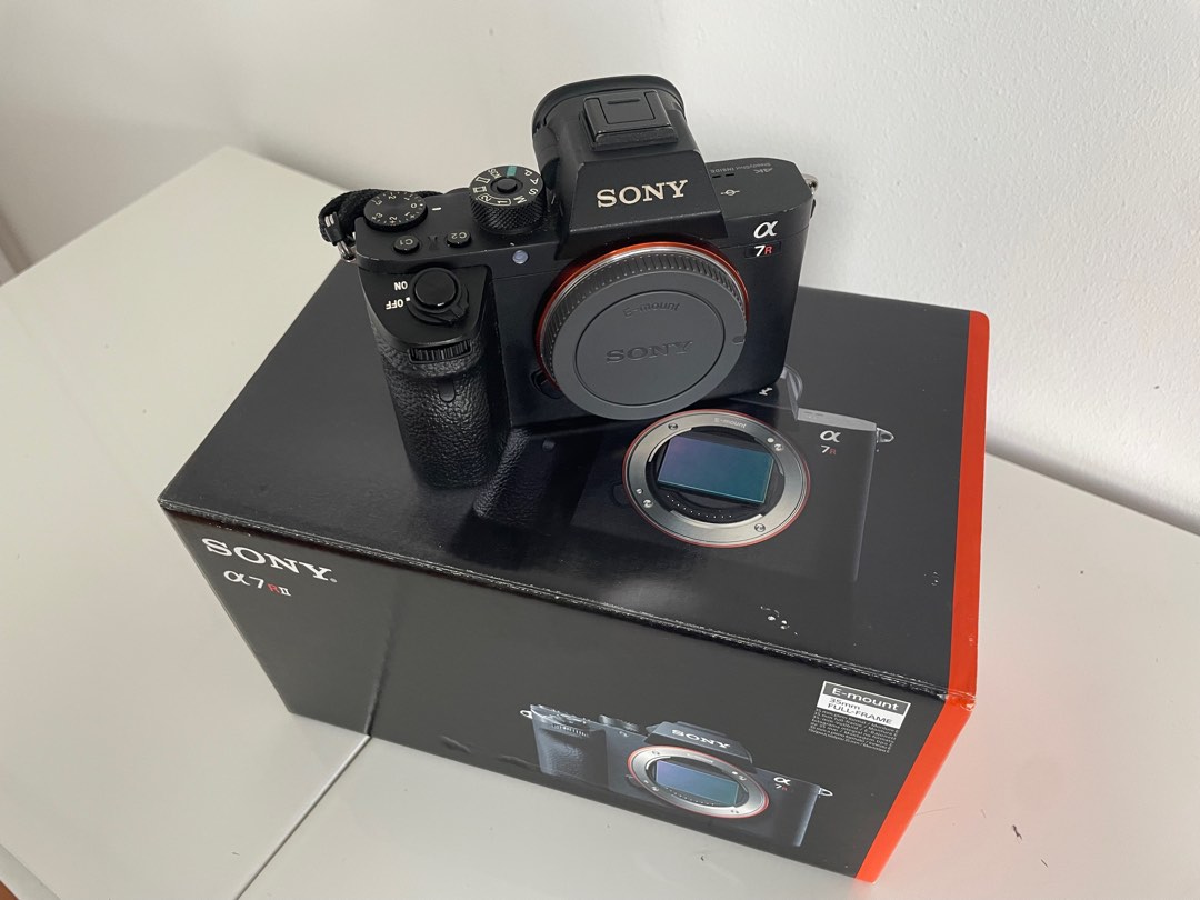 Sony A7Rii (box, original manuals, 4 batteries etc), Photography