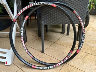 Stan’s No Tubes ZTR Flow Ex Tubeless ready 26” inch rims / wheelset