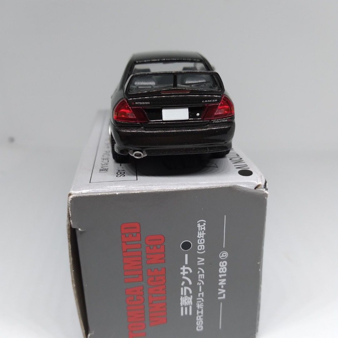TOMICA LIMITED VINTAGE NEO mitsubishi evolution 4 (side mirror patah