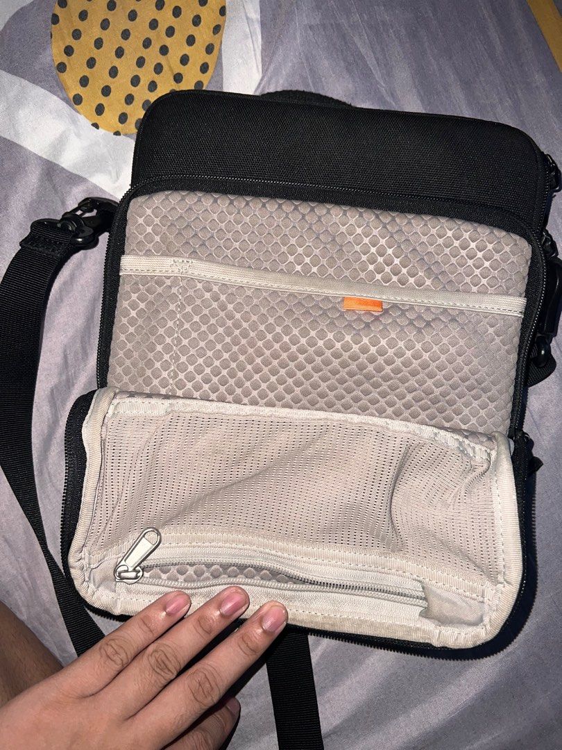 Tomtoc Shoulder / Sling bag for iPad Pro 11 inches, Mobile Phones