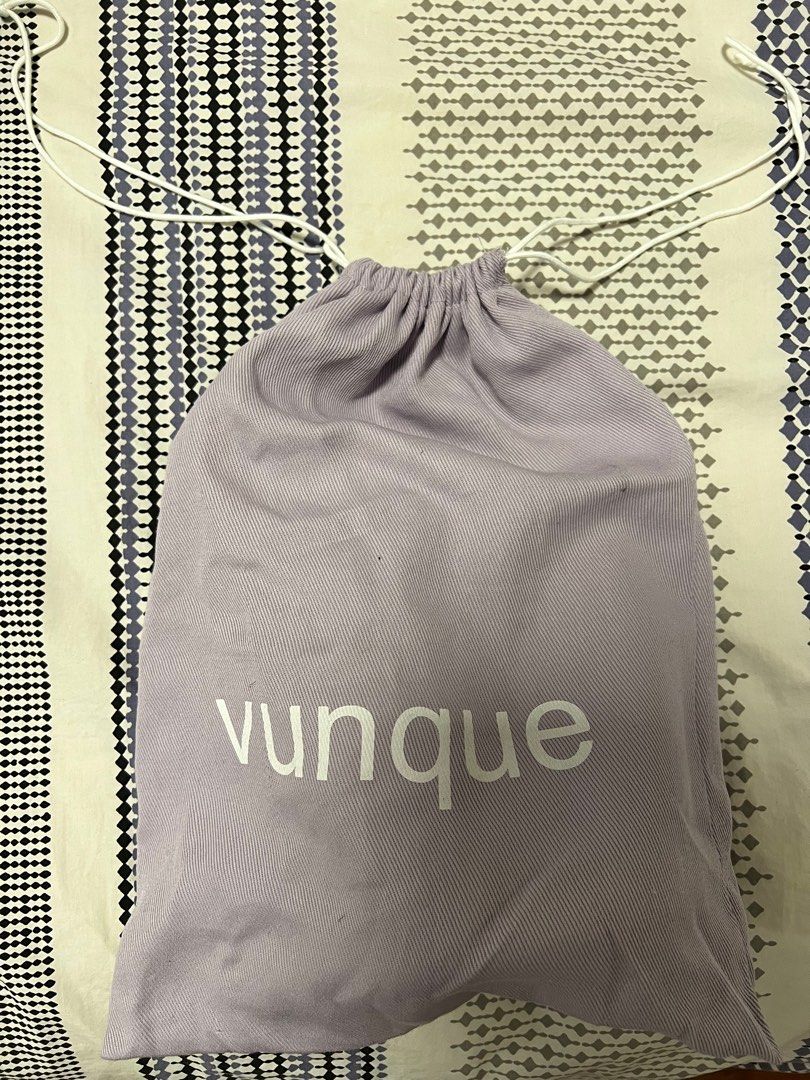 VUNQUE Petite bucket bag, Women's Fashion, Bags & Wallets, Shoulder