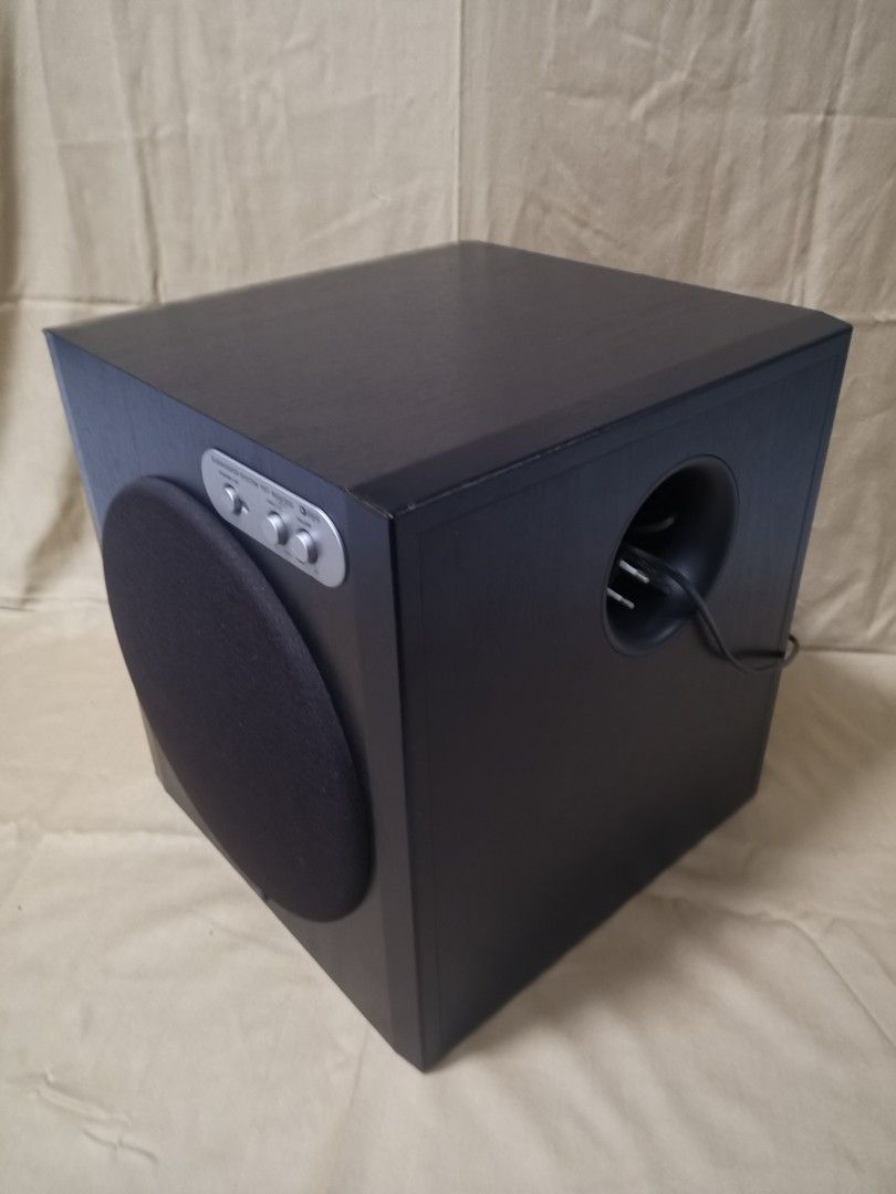 Yamaha YSTRSW300 Subwoofer, Audio, Soundbars, Speakers & Amplifiers on