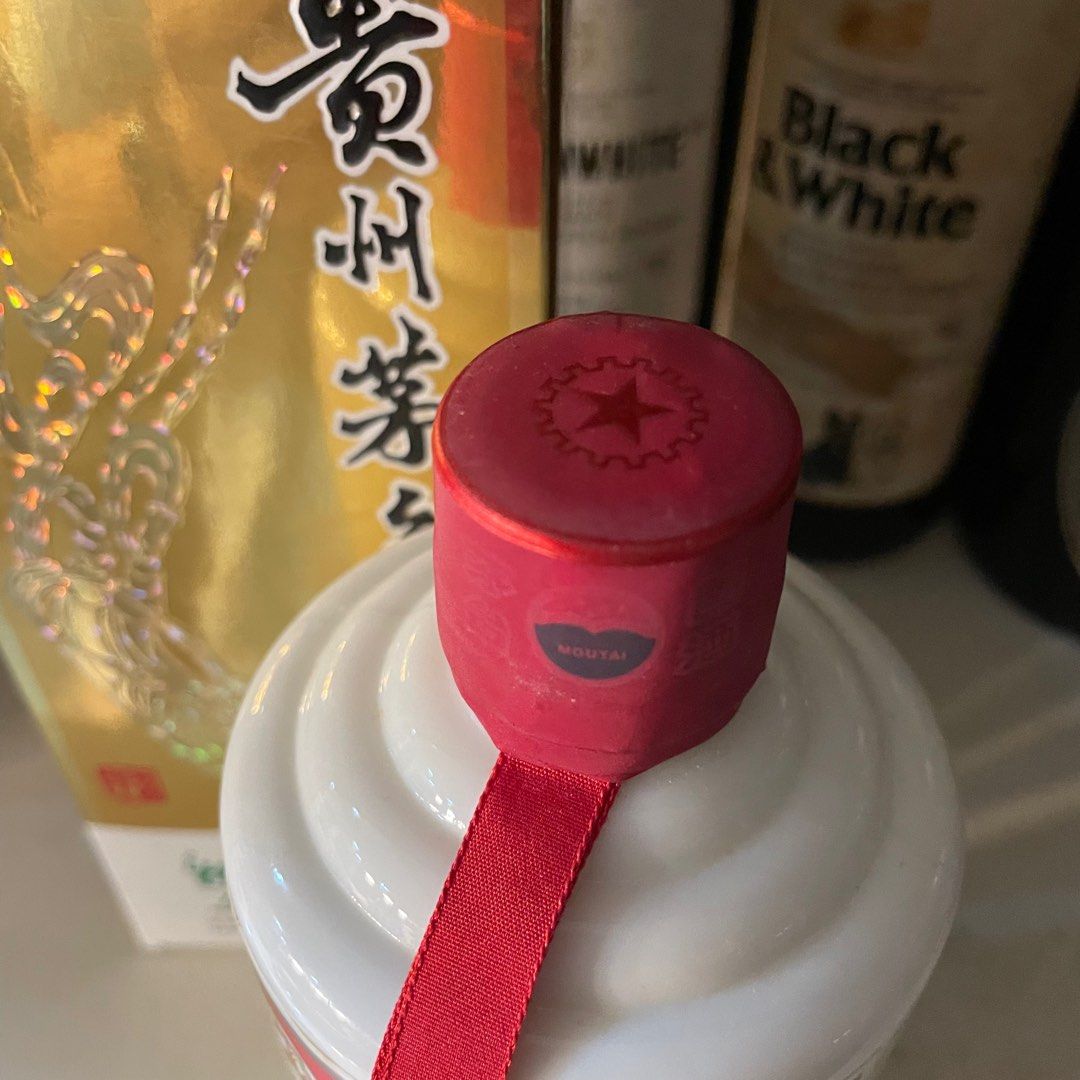 2010 Kweichow Moutai 茅台白酒 500ml, Food & Drinks, Beverages on