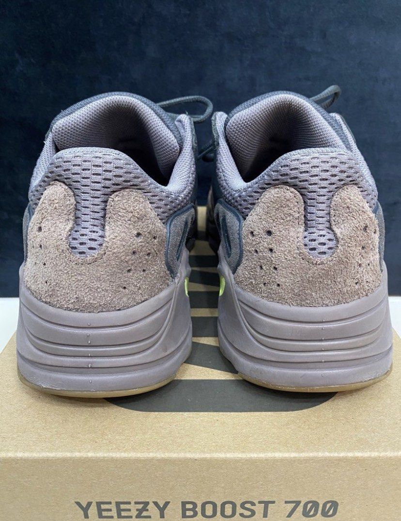 CHEAPEST ON CARO 9.5 10 condi USED Yeezy Boost 700 mauve