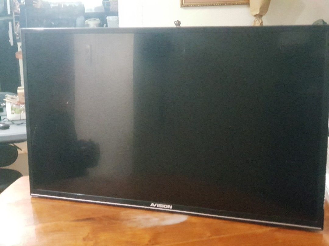 Avision 32 in smart tv for parts, TV & Home Appliances, TV