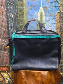Louis Vuitton Discovery bercetak kanvas dan kulit Beg galas ayat beg galas  lelaki hitam, Luxury, Bags & Wallets on Carousell