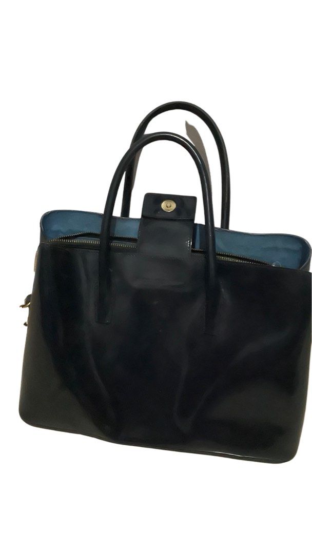 Bimba y lola navy bag (not for fussy buyers) (Category: Tote Bags) located in Singapore. Submitted by prettyincredible (Listing ID 1206470972, Image 3). Description: Condition 1/10, NOT for fussy buyers Bag is really dirty, can be cleaned Leather still holding up very well Frayed edges on handles, can be burnt away Selling as is - no cleaning provided $8 for same day self collect Meet up at Shell Macpherson only.