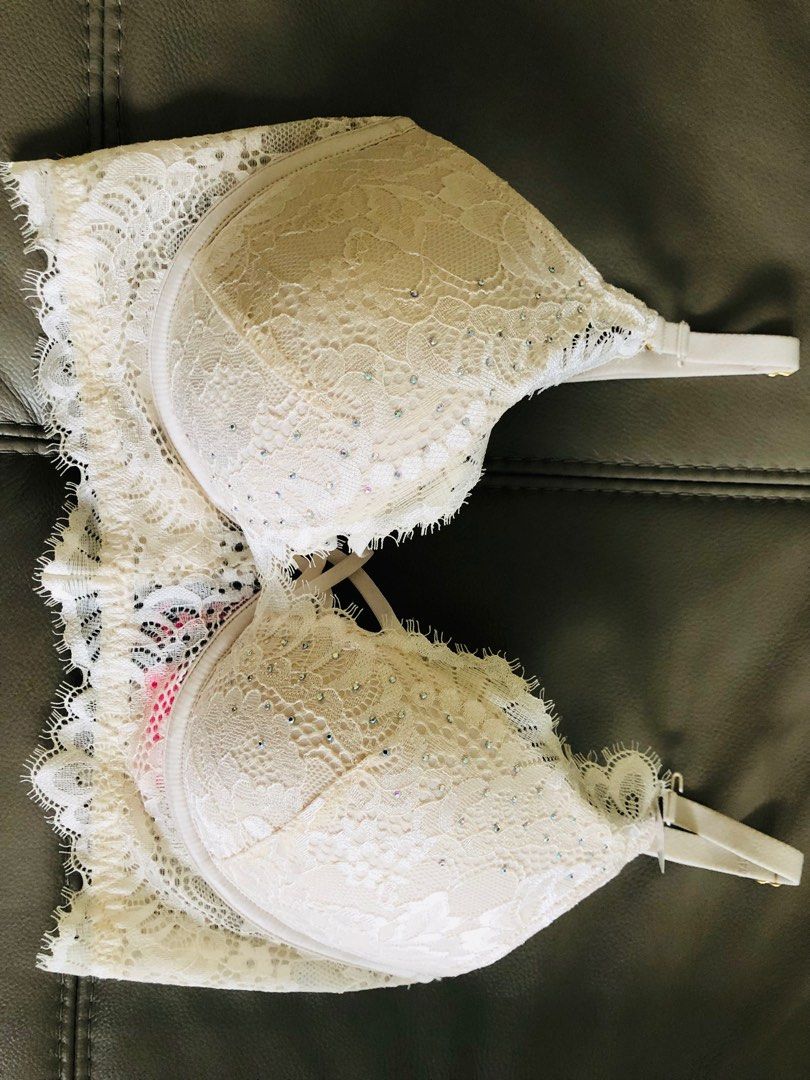 La senza Bra Beyond Sexy Series 36D 80D D80 D36, Women's Fashion, New  Undergarments & Loungewear on Carousell