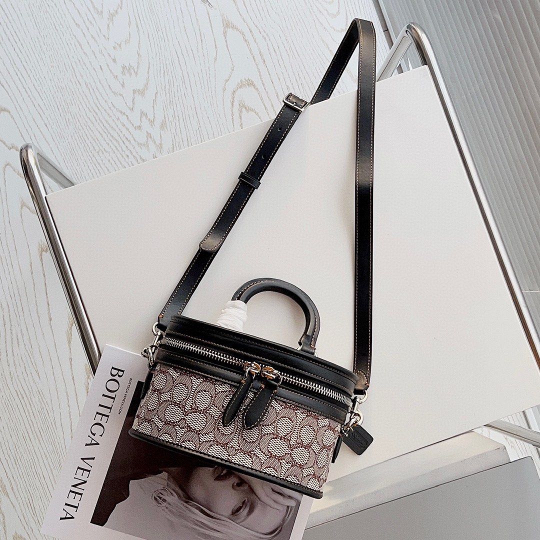 Coach trail bag best sale colorblock