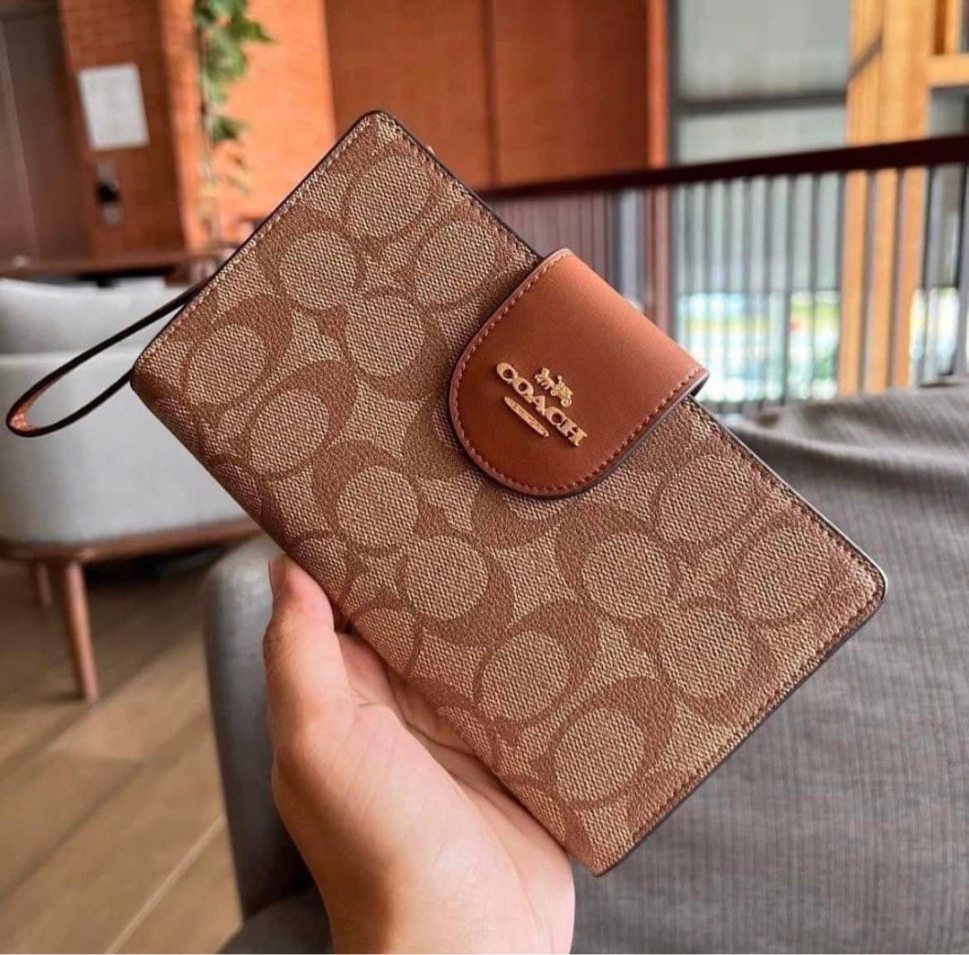 Coach wallet with phone pocket 2025