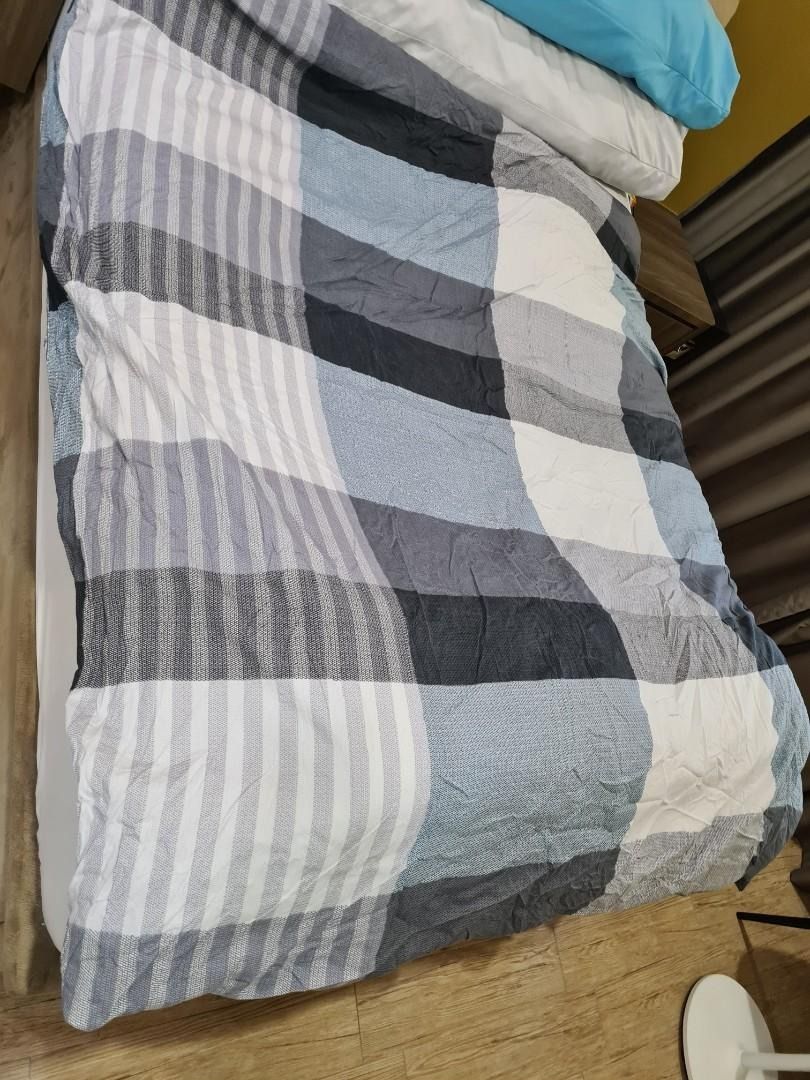 AmazonBasics Cooling GelInfused Memory Foam Mattress Topper Not For