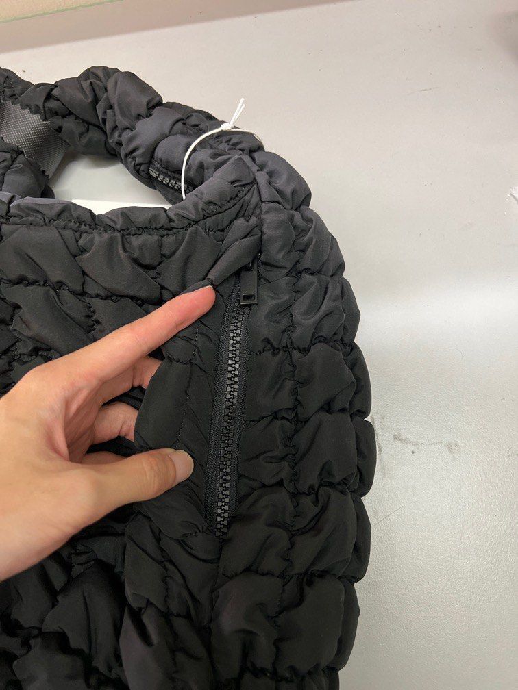 COS quilted oversized shoulder bag Black, Women's Fashion, Bags