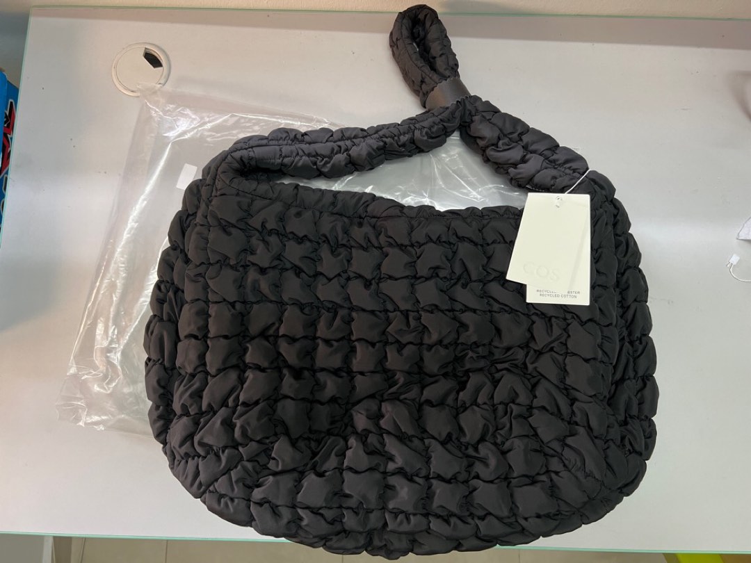 COS quilted oversized shoulder bag Black, Women's Fashion, Bags