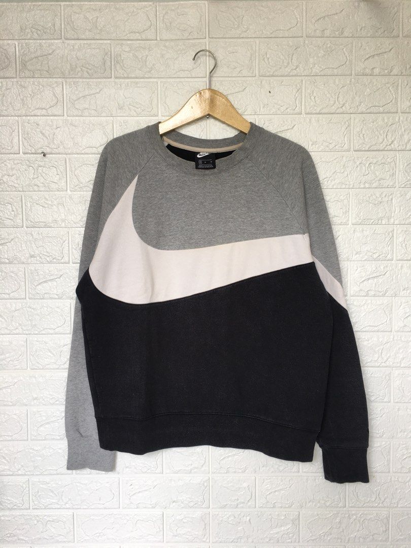 Nike big swoosh crewneck 2025