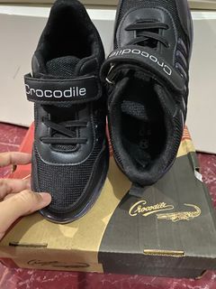 Crocodile sepatu anak