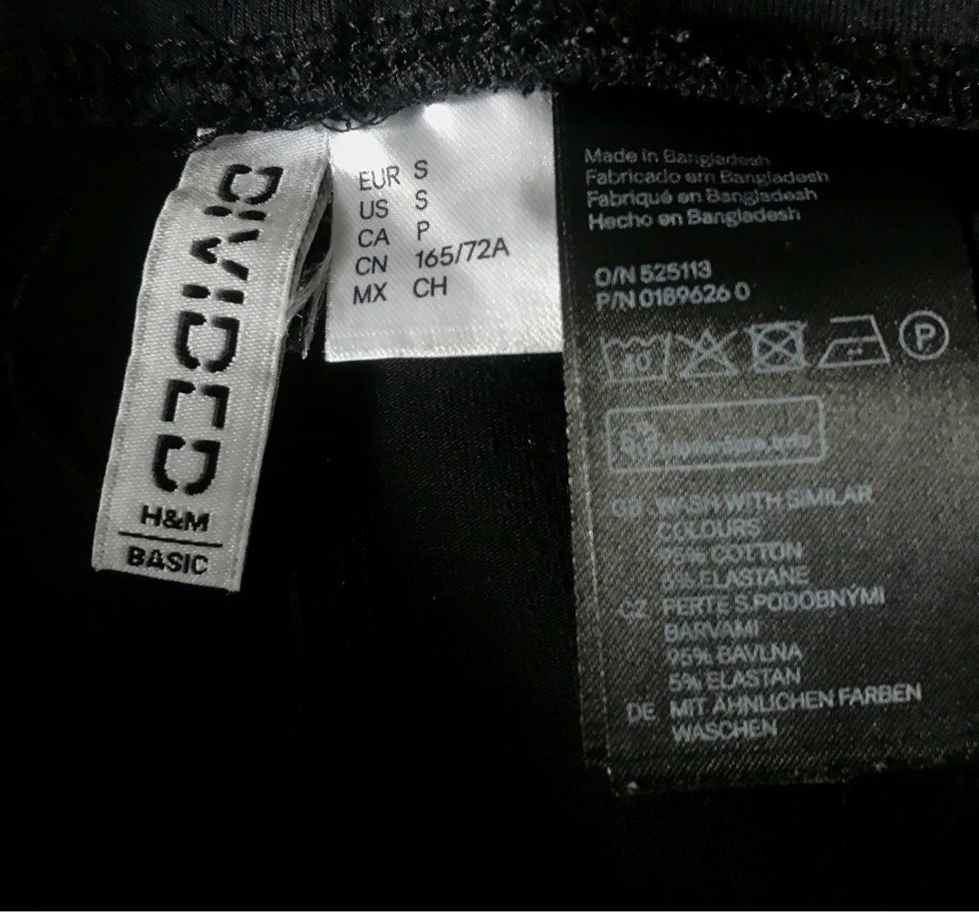 Divided by H&M Skater Skirt (Category: Skirts) located in Pasig City. Submitted by krisjv85 (Listing ID 1206473849, Image 3). Description: Short skater skirt in sturdy jersey with an elasticated waist. Color: Black Size: US Small. Fits 26”-27” waistline Material: 95% cotton; 5% spandex ✔️Garterized waistband ✔️No pockets ✔️Apart from usual signs of usage, no other issues/flaws Mode of Payment: 1) Bank transfer/deposit via BPI or LBP 2) Grab Pabil