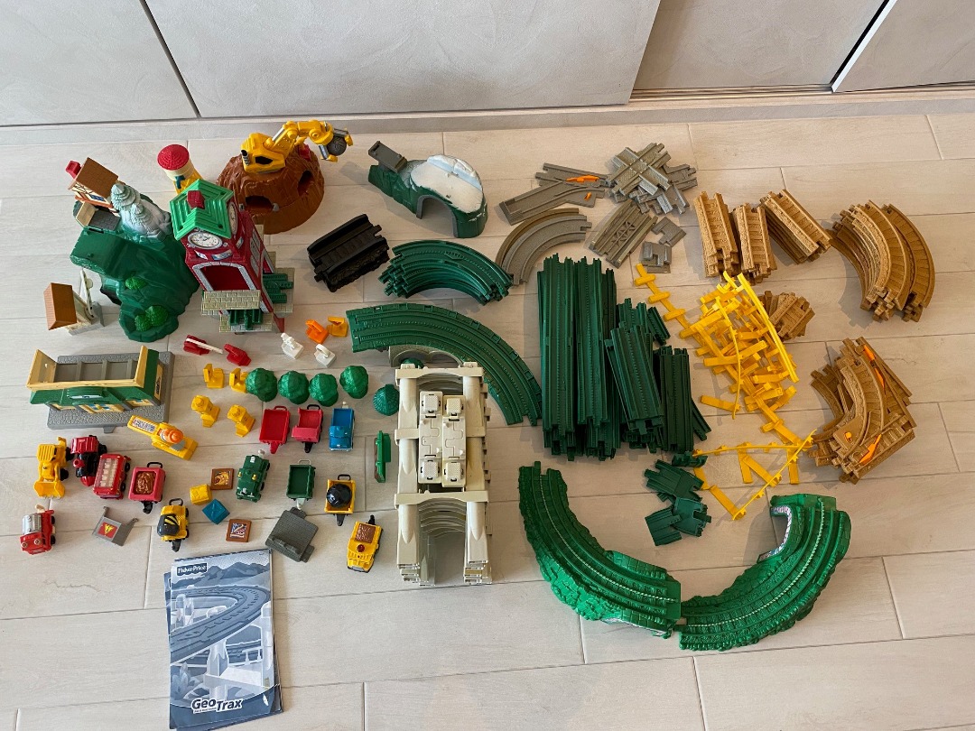 Fisher Price GeoTrax Train Set (100+pieces), Hobbies & Toys, Toys