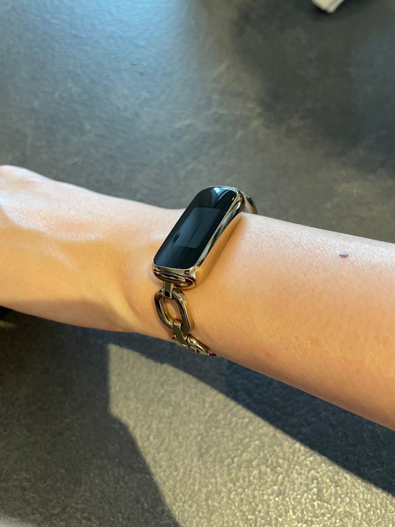 Fitbit Luxe Gorjana set, Mobile Phones & Gadgets, Wearables & Smart