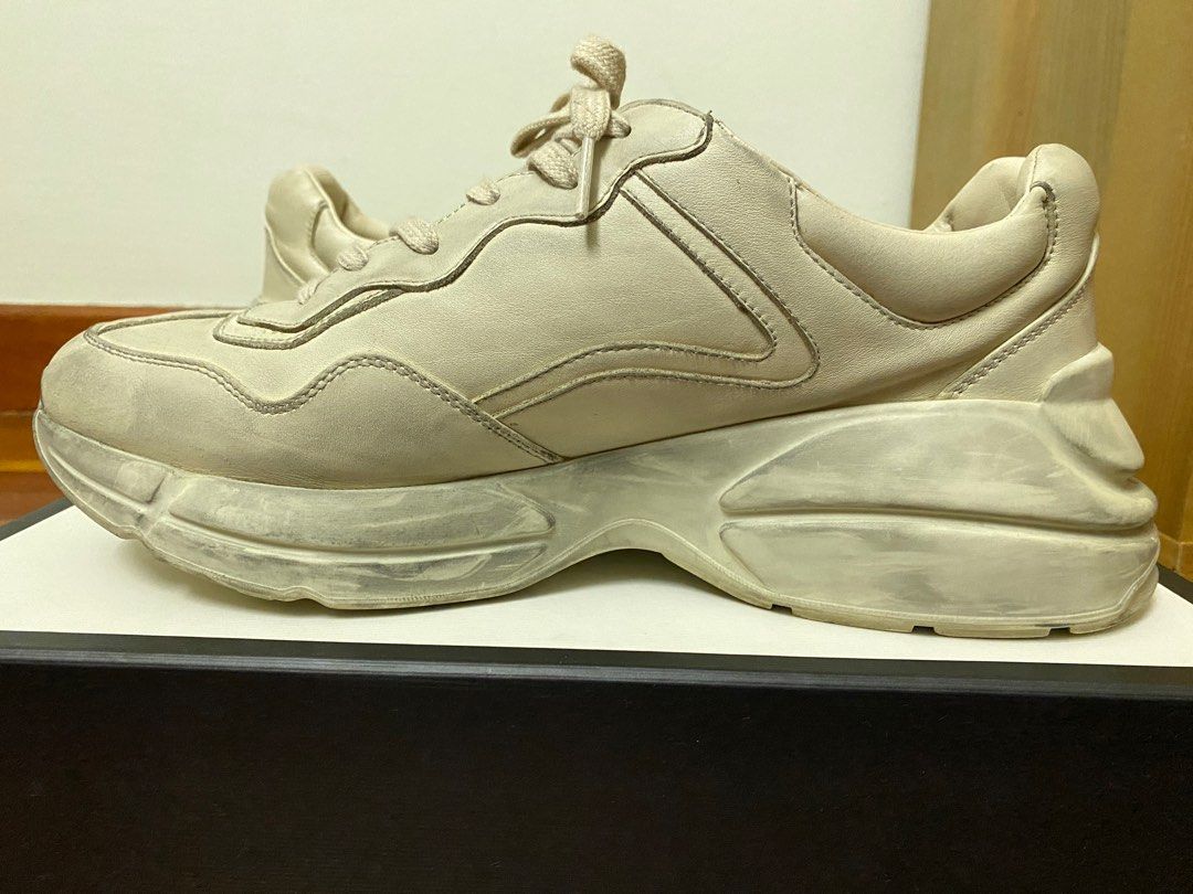 Rhyton dirty store