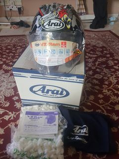 Helmet Arai Dragon untuk dijual