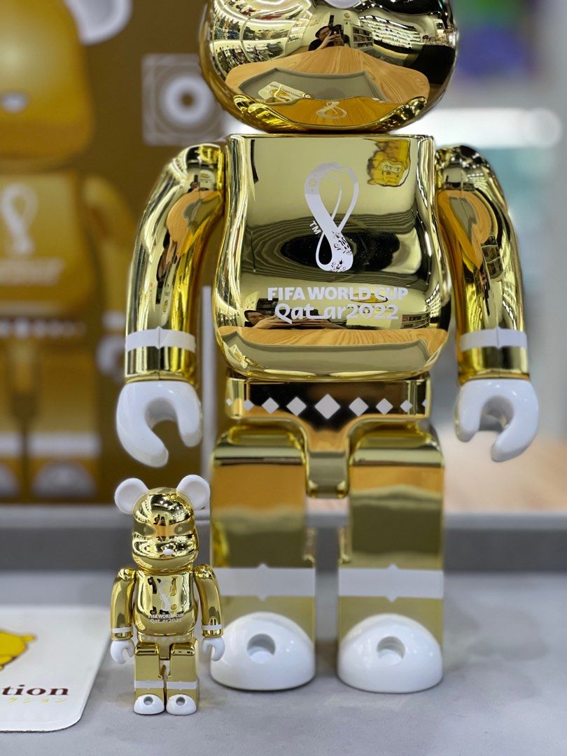 [Sales!! Pre-Order] BE@RBRICK x FIFA World Cup Qatar 2022 100%+400% set  Chrome Gold Ver. ( FIFA World Cup Qatar 2022 Official Licensed Product)