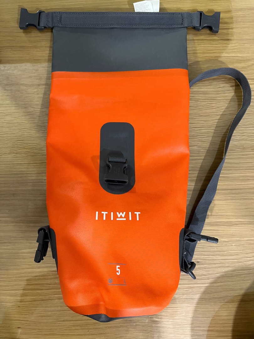 ITIWIT Aqua Bag, Men's Fashion, Bags, Sling Bags on Carousell