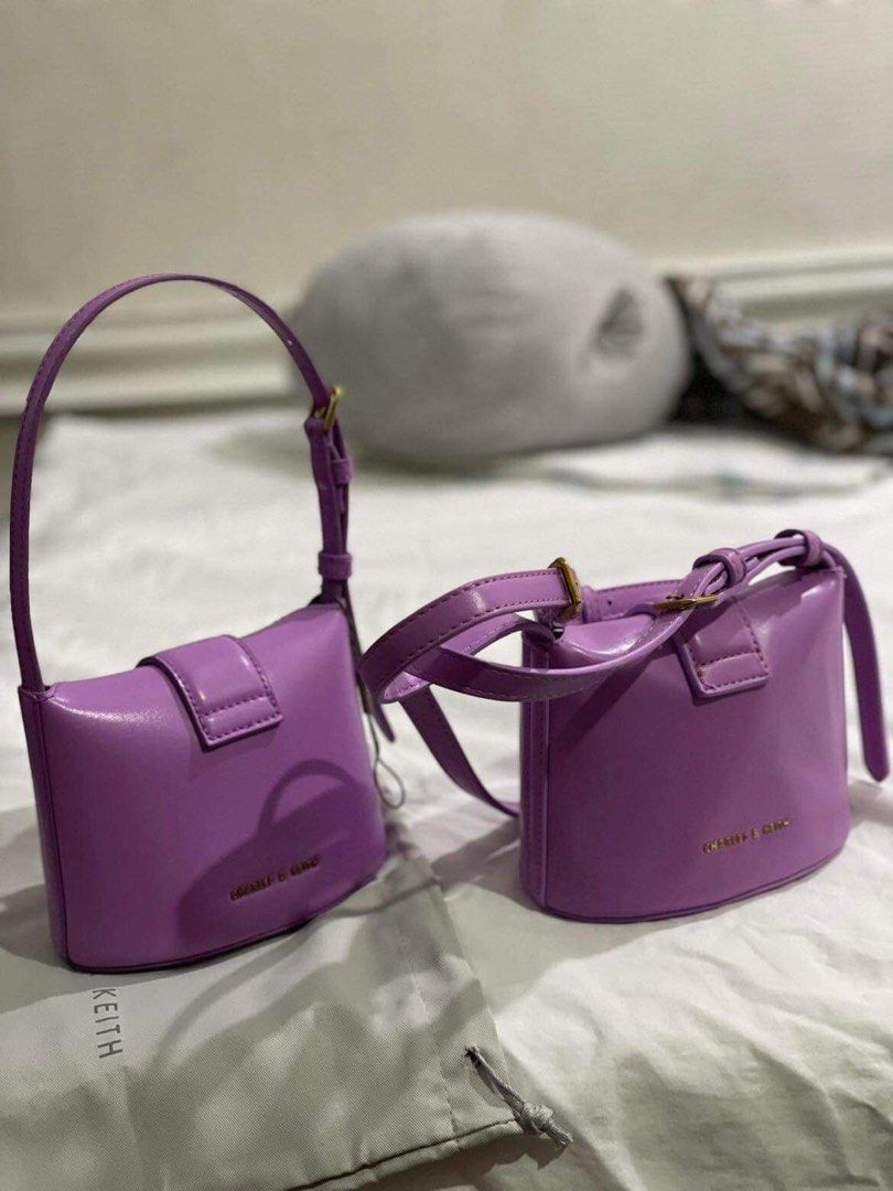 Itzy Bag (Category: Shoulder Bags) located in Manila. Submitted by trixcatly (Listing ID 1206390456, Image 1). Description: Brand new and complete inclusions Original price is ₱2,799. Selling for only ₱2,200.