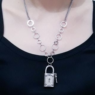 Kalung gembok BTS jhope lock necklace anti karat, Fesyen Wanita, Perhiasan  di Carousell