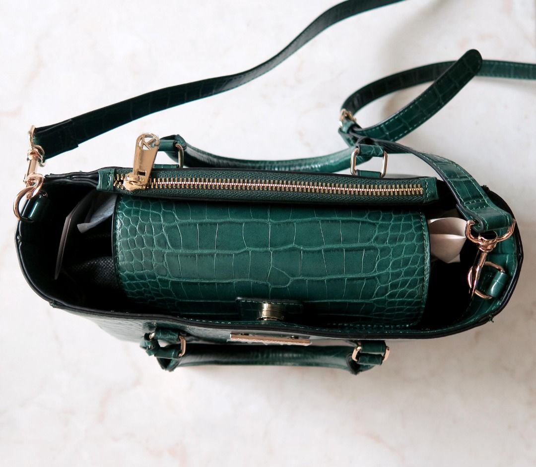 Kurt Geiger London Kgl Essex Tote Crossbody Bag, Women's Fashion, Bags u0026  Wallets, Cross-body Bags on Carousell