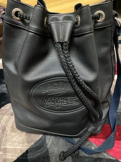 LACOSTE BUCKET SLING BAG