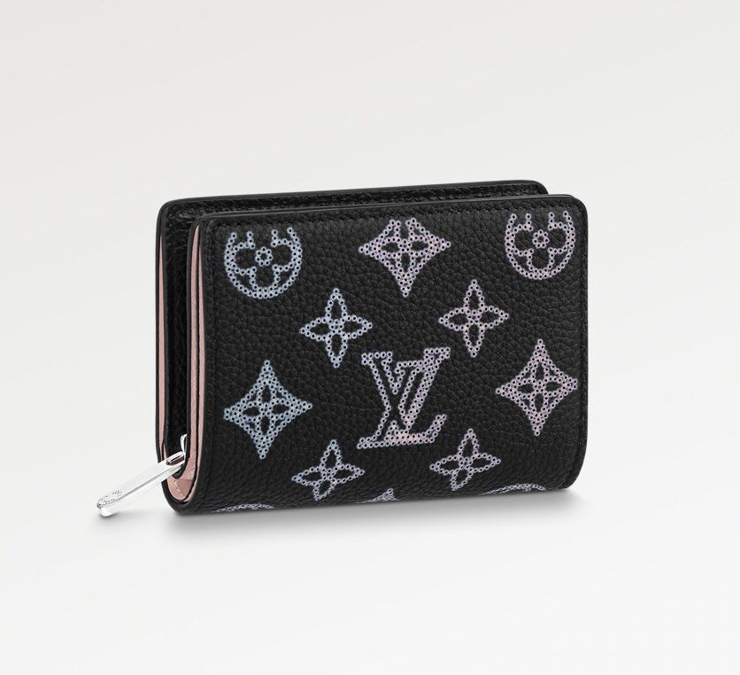Louis Vuitton Clea Wallet, Women's Fashion, Bags & Wallets, Wallets & Card  Holders on Carousell