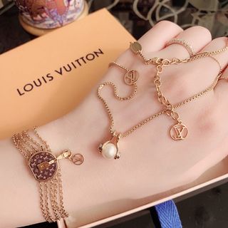LOUIS VUITTON LV COLOR BLOSSOM BB MULTI-MOTIFS BRACELET, PINK GOLD, WHITE  MOTHER-OF-PEARL AND DIAMONDS, Women's Fashion, Jewelry & Organisers,  Accessory holder, box & organisers on Carousell