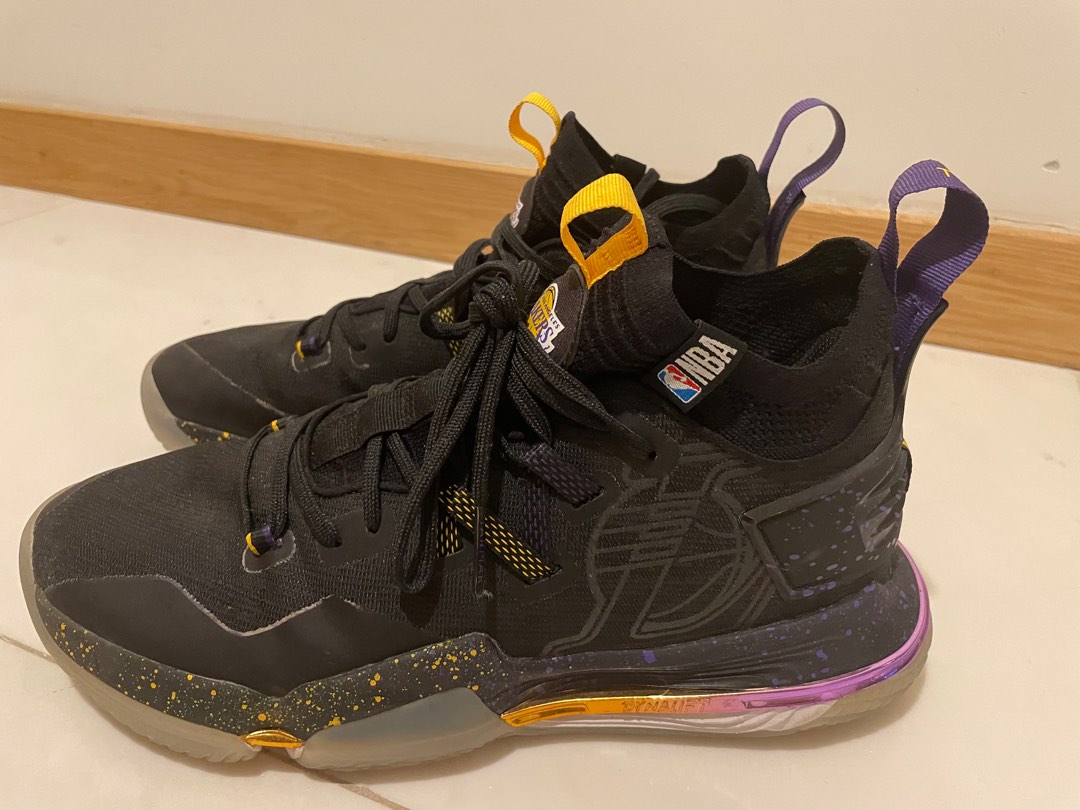 Lakers hotsell basketball shoes