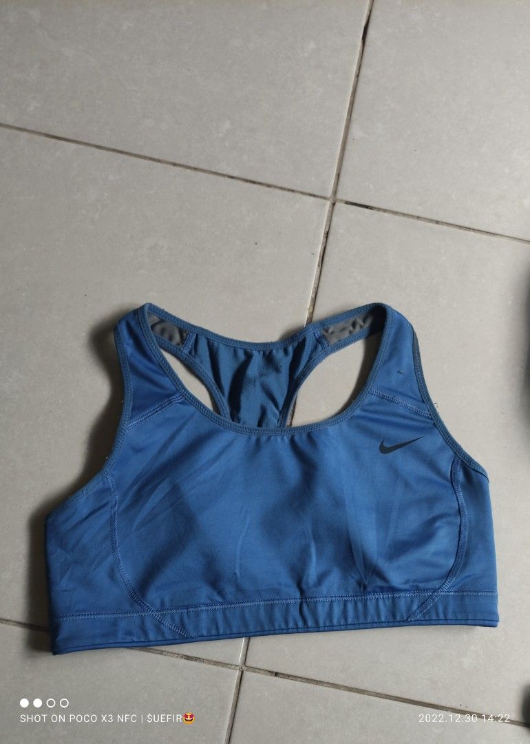 Nike sport bra, Women's Fashion, Activewear on Carousell