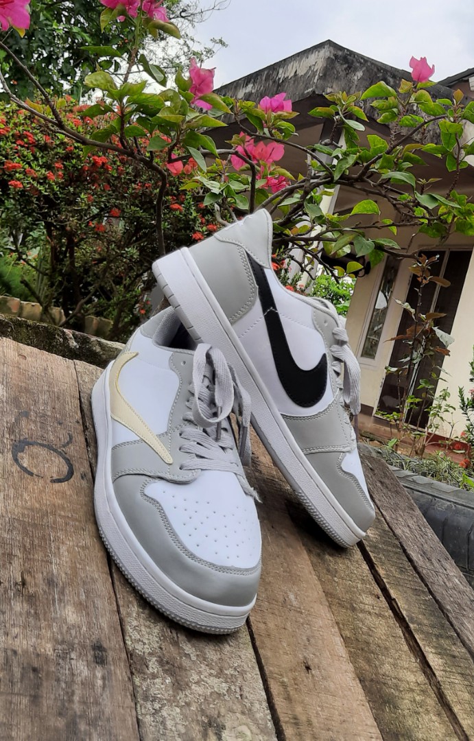 harga nike travis scott low